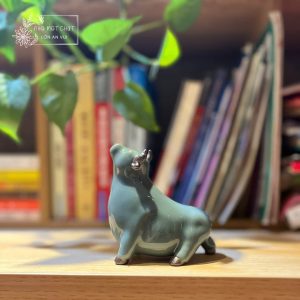 Bò nhỏ gọi bình an – Gốm men rạn dưỡng trà